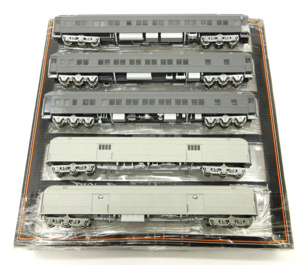 Sold at Auction: MTH 70' Streamlined C&O The Chessie Passenger Cars